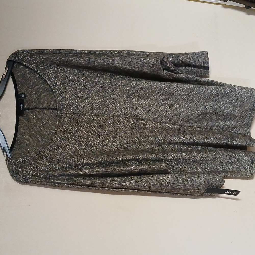 Apt 9 top